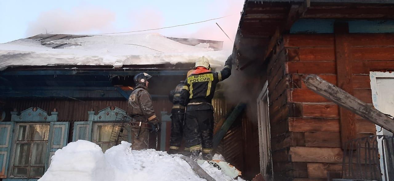 Фото В Новосибирске многодетная семья осталась на улице после страшного пожара 2